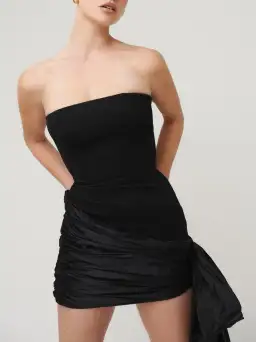 Effie Kats Nadia Dress Black Size 6  for rent on The Volte - image 2