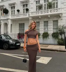 Wander Doll Yris Knit Coord Set in Chocolate Size 8 for rent on The Volte - image 4