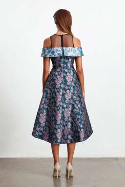 Elliatt Amore Dress Size 8 for rent on The Volte - image 4