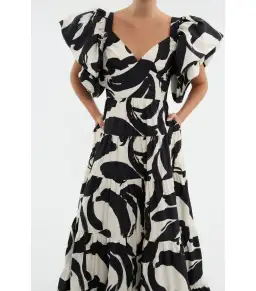 Rebecca Vallance Pompidou Maxi Dress Print Size 6 for rent on The Volte - image 2