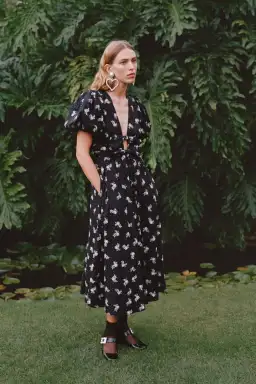 Lovaan Devon Dress Vintage Rose Black Size 8 for rent on The Volte - image 5