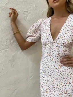 Significant Other Malarie Dress Ditsy Wild Flowers Print. Size 10 for rent on The Volte - image 6