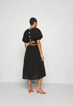 C/MEO Disperse Short Sleeve Dress Black Size 6 for rent on The Volte - image 2