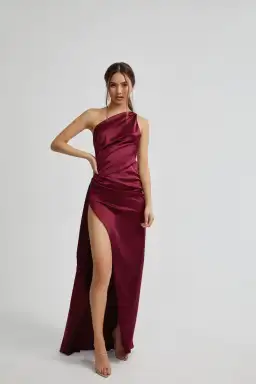 Lexi Samira Gown Burgundy Size 8