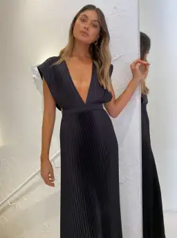 Lidee Gala Gown in Noir Black Size 6 for rent on The Volte - image 4