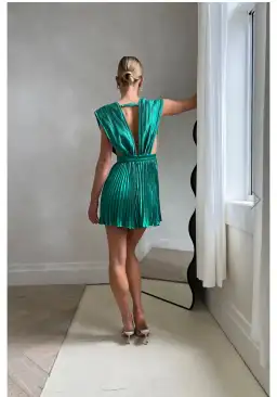 L’idee Gala Mini Emerald Size M / AU 10 for rent on The Volte - image 2