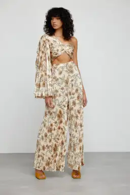 Significant Other Simone Top and Pant Set Amber Daisy Print Size 6  for rent on The Volte - image 1