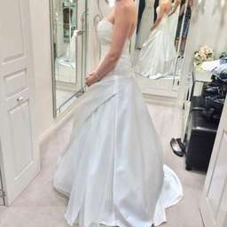 Wedding Dress for rent on The Volte - image 2
