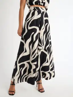 Sheike Zulu Pant Print Size AU 8 for rent on The Volte - image 4