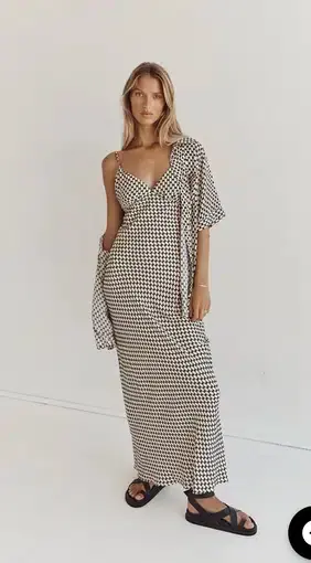 product_#UHJvZHVjdE1lZGlhOjMyNTAzMw==