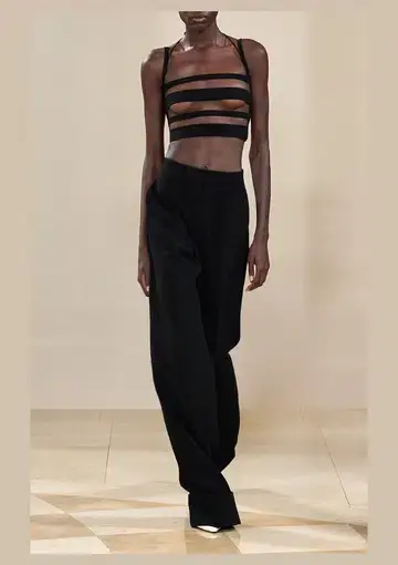 Monot Cutout Crop Top Black Size 4