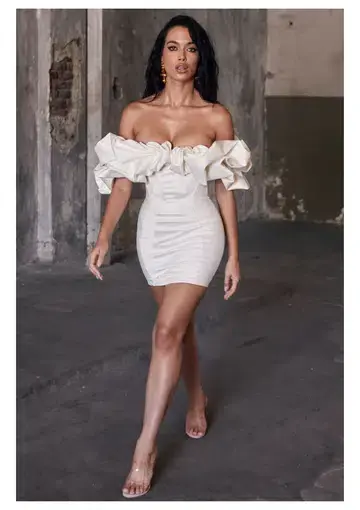 House of CB Selena Satin Ruffle Strapless Mini Dress Ivory Size XS / AU 6