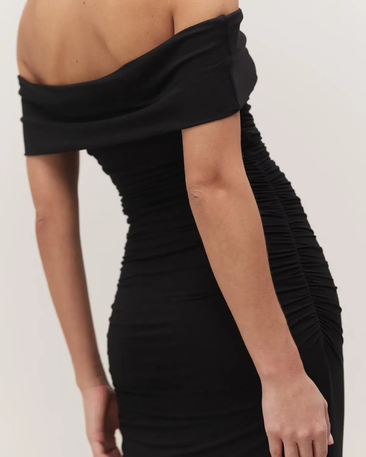 Minima Esenciales Milana Off Shoulder Ruched Maxi Dress Black Size 8 - Image 4