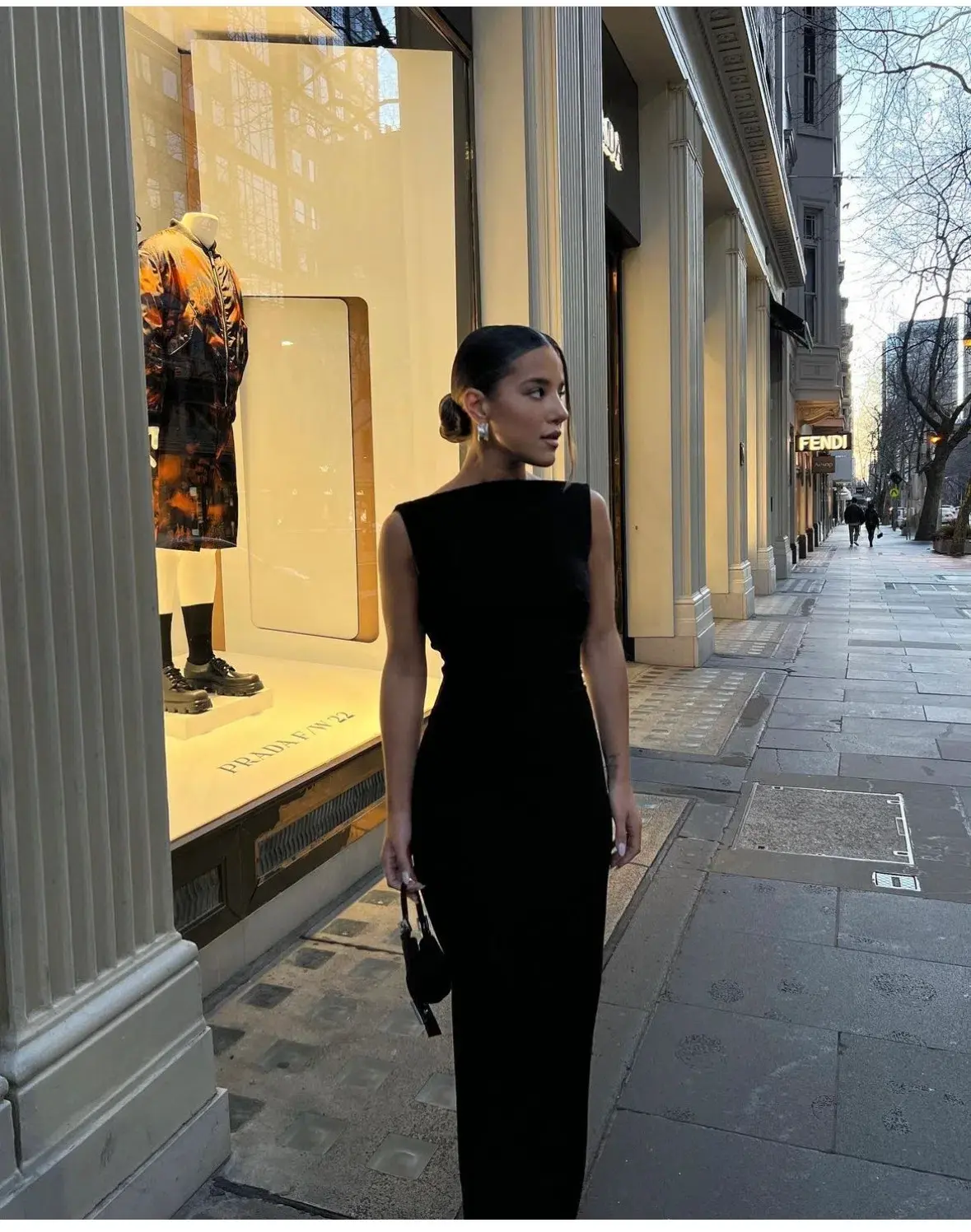 Effie Kats Verona Gown Black Size 8 - Image 3