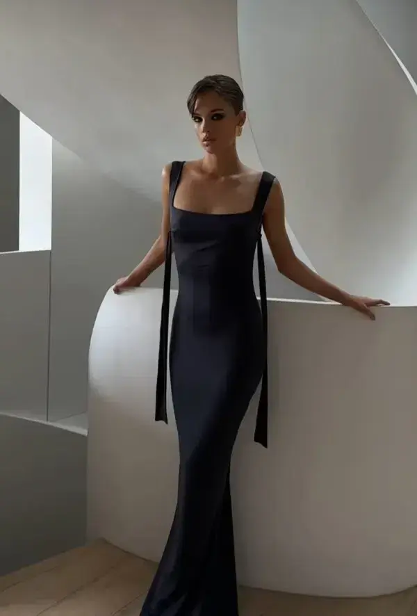 Effie Kats Helena Gown Black Size M / AU 10 - Image 2