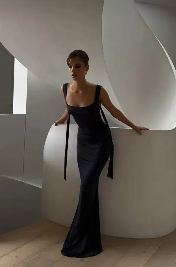 Effie Kats Helena Gown Black Size M / AU 10 - Image 3
