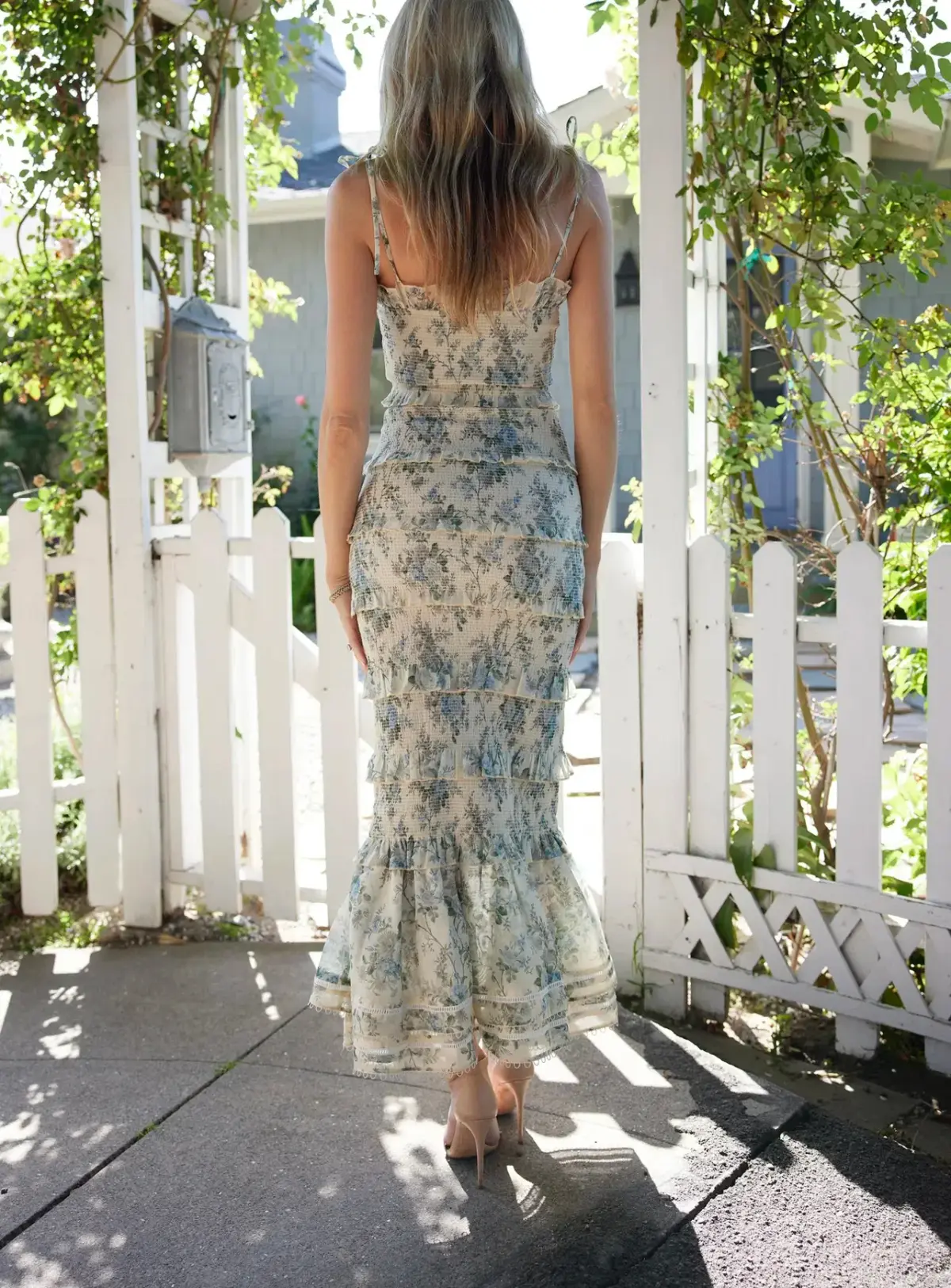 V. Chapman - The Geranium Dress in Blue Bouquet - Size 6 - Image 2