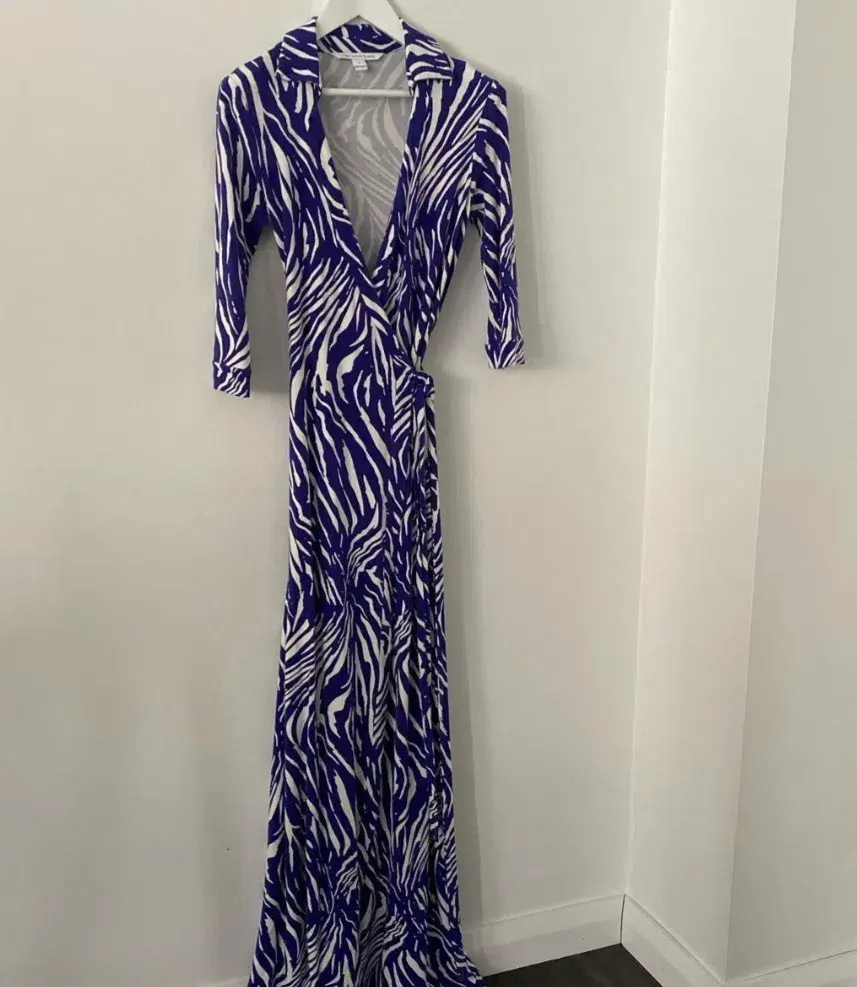 Diane Von Furstenberg Floor-Length Jersey Wrap Dress Blue Animal Print Size AU 10 - Image 3