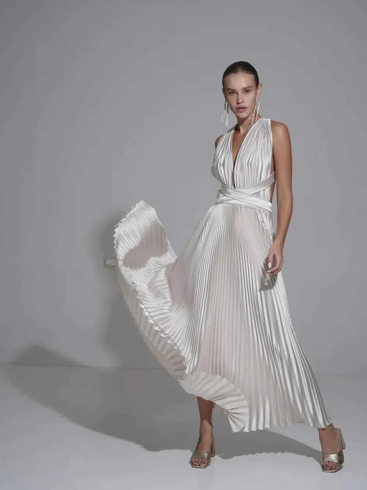 L'Idee Moderniste Gown Champagne Size AU 6  - Image 3