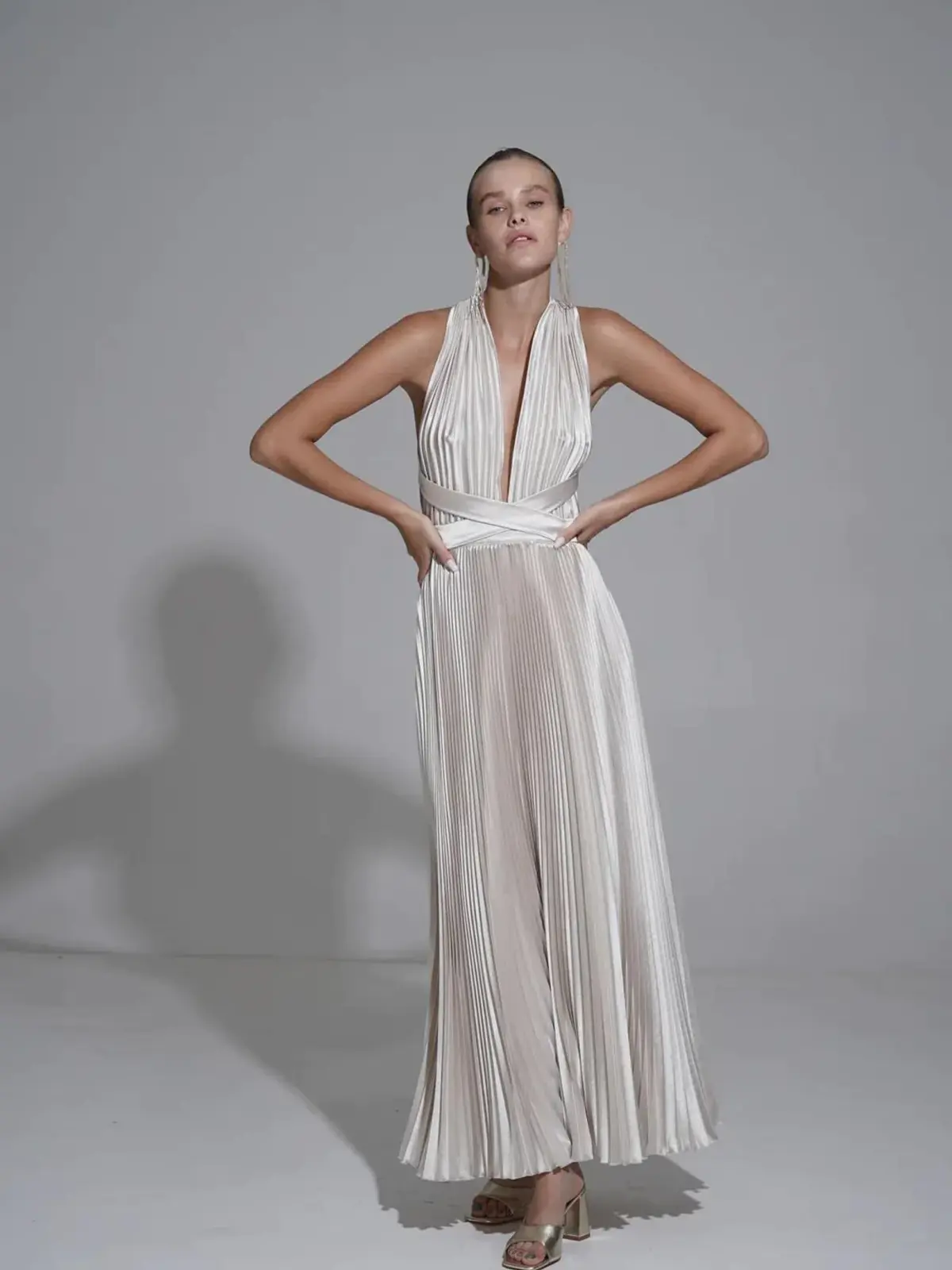 L'Idee Moderniste Gown Champagne Size AU 6  - Image 1