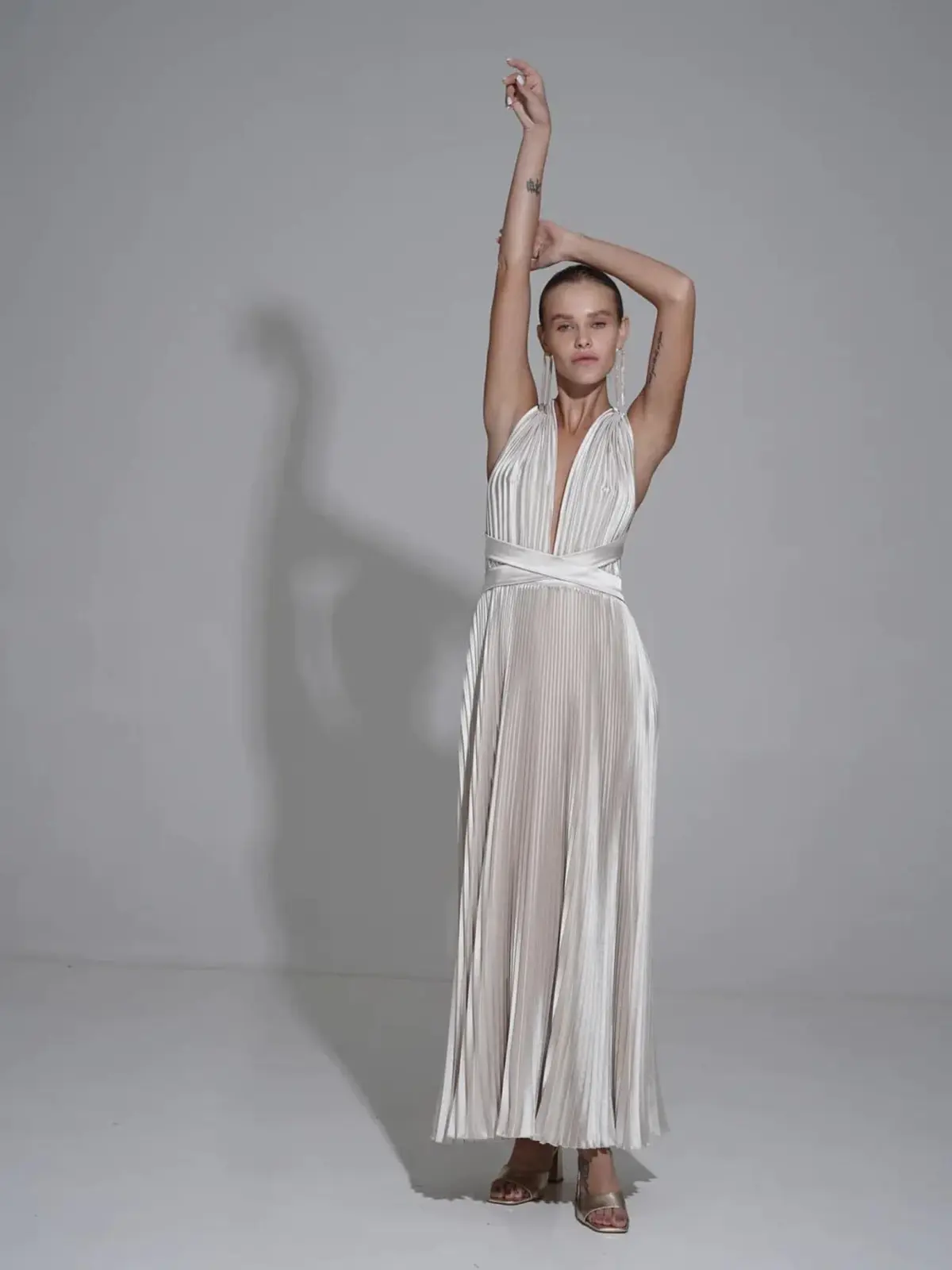 L'Idee Moderniste Gown Champagne Size AU 6  - Image 2