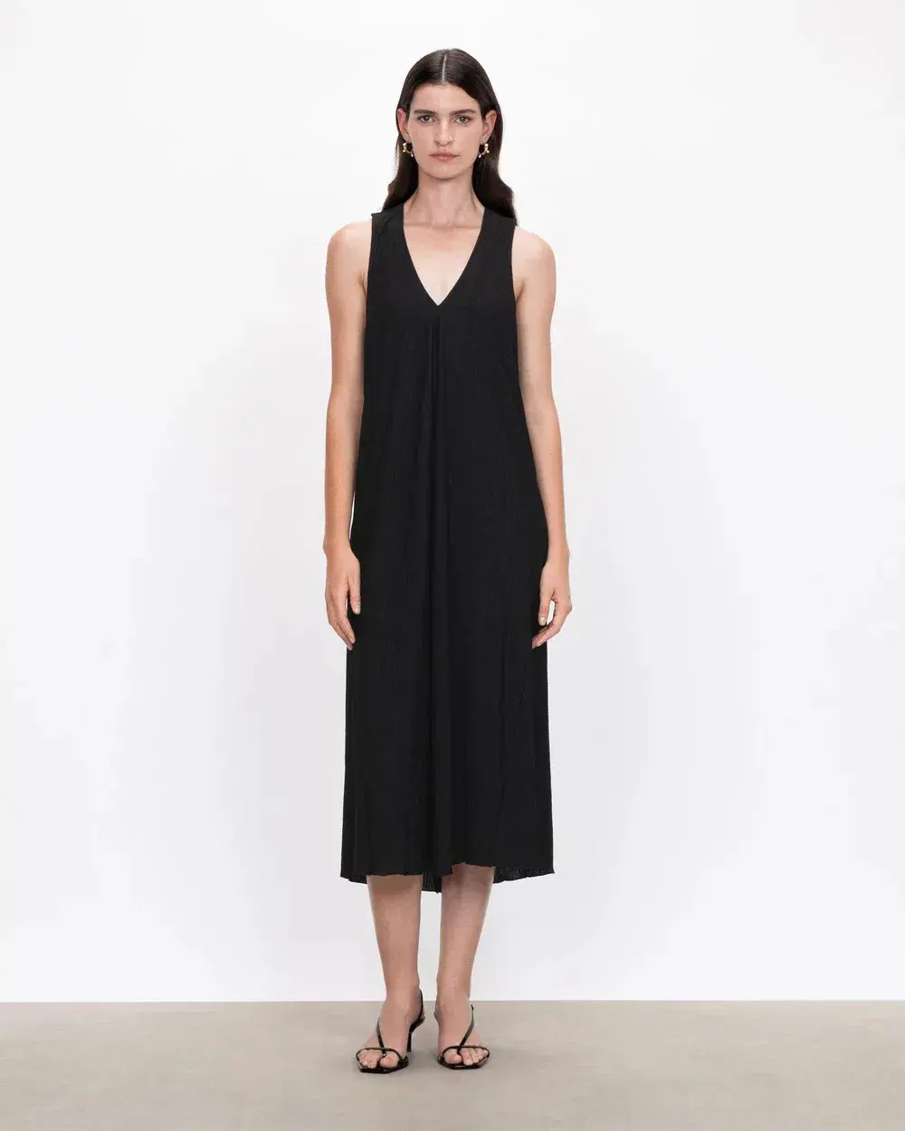 Veronika Maine Textured Plisse Midi Dress Black Size 6 for rent on The Volte - main image