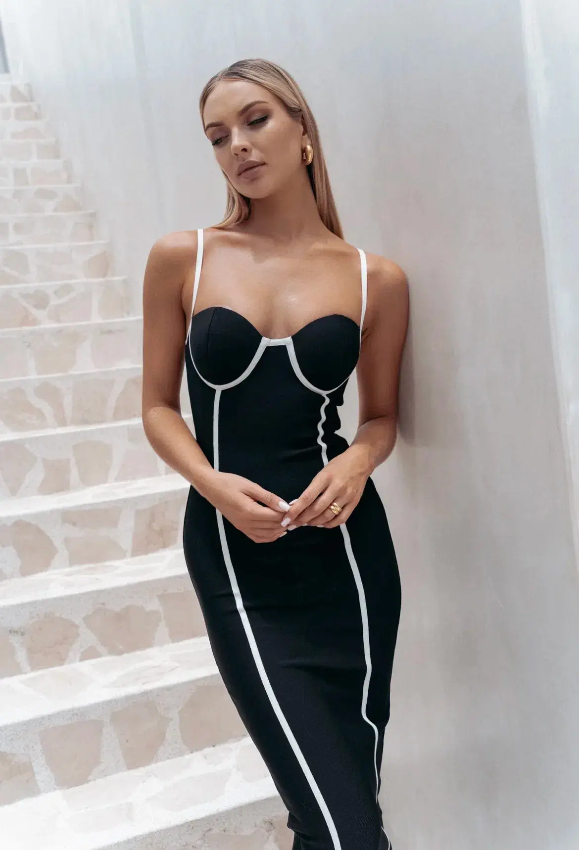 Bianca and Bridgett Elanor Midi Dress in Black Size 6 - Image 3