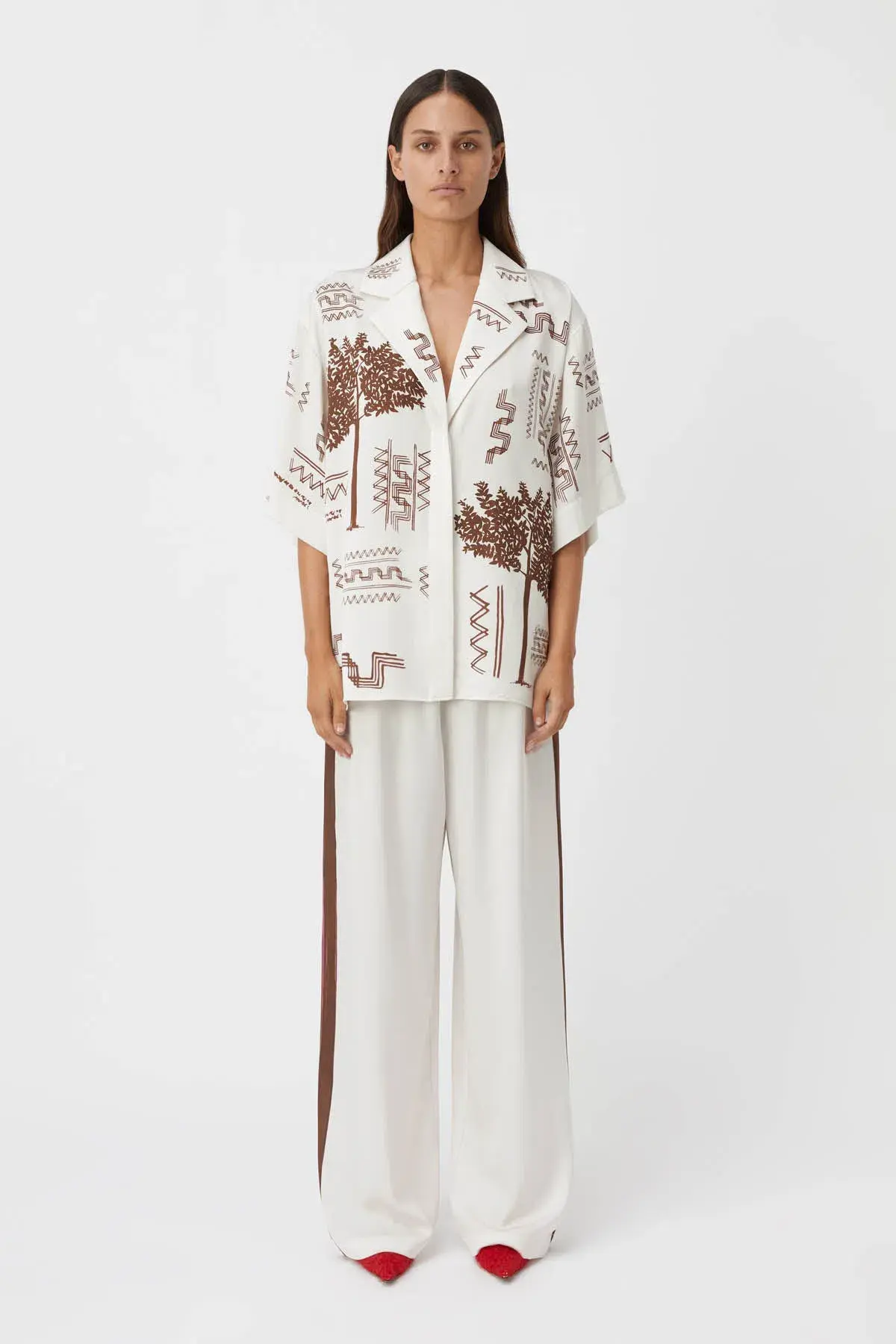 Camilla and Marc Cassia Short Sleeve Shirt and Pant Set in Oyster Grey Size 8 - Image 1