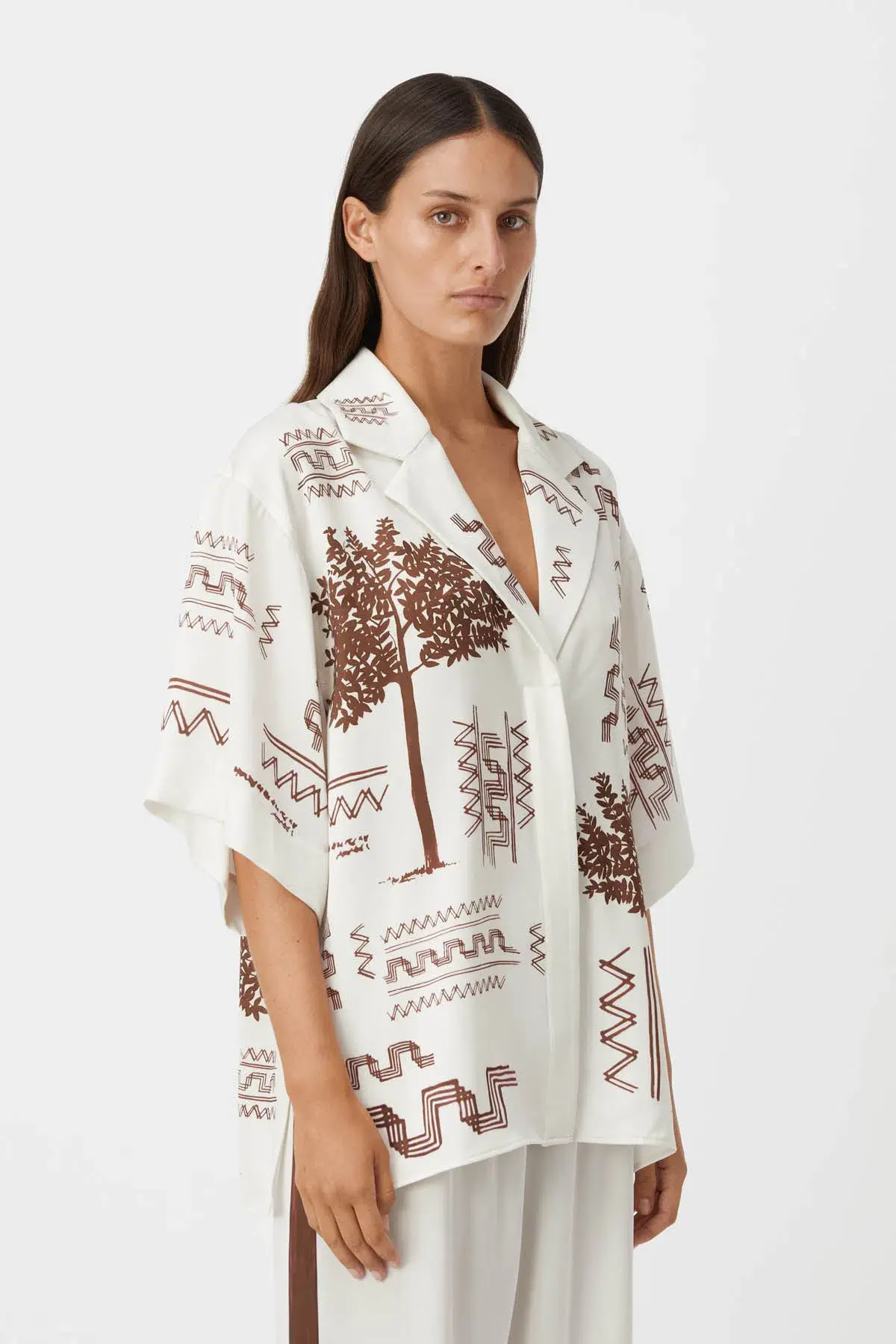 Camilla and Marc Cassia Short Sleeve Shirt and Pant Set in Oyster Grey Size 8 - Image 3