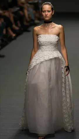 Carla Zampatti Orchid Strapless Flora Lace Wedding Dress White Size 6 - Image 3