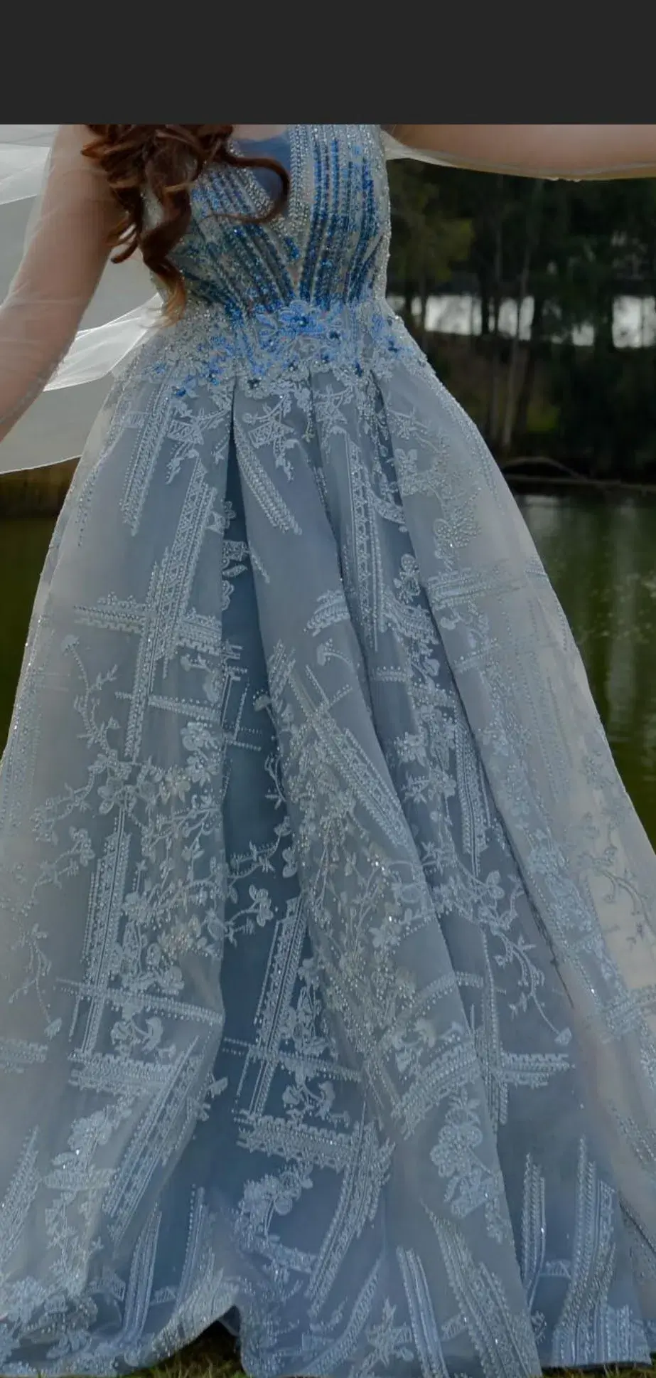 Stunning Silver Engagement ball gown size small - Image 1