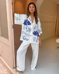 Camilla and Marc Cassia Shirt Print Size 6  - Image 3