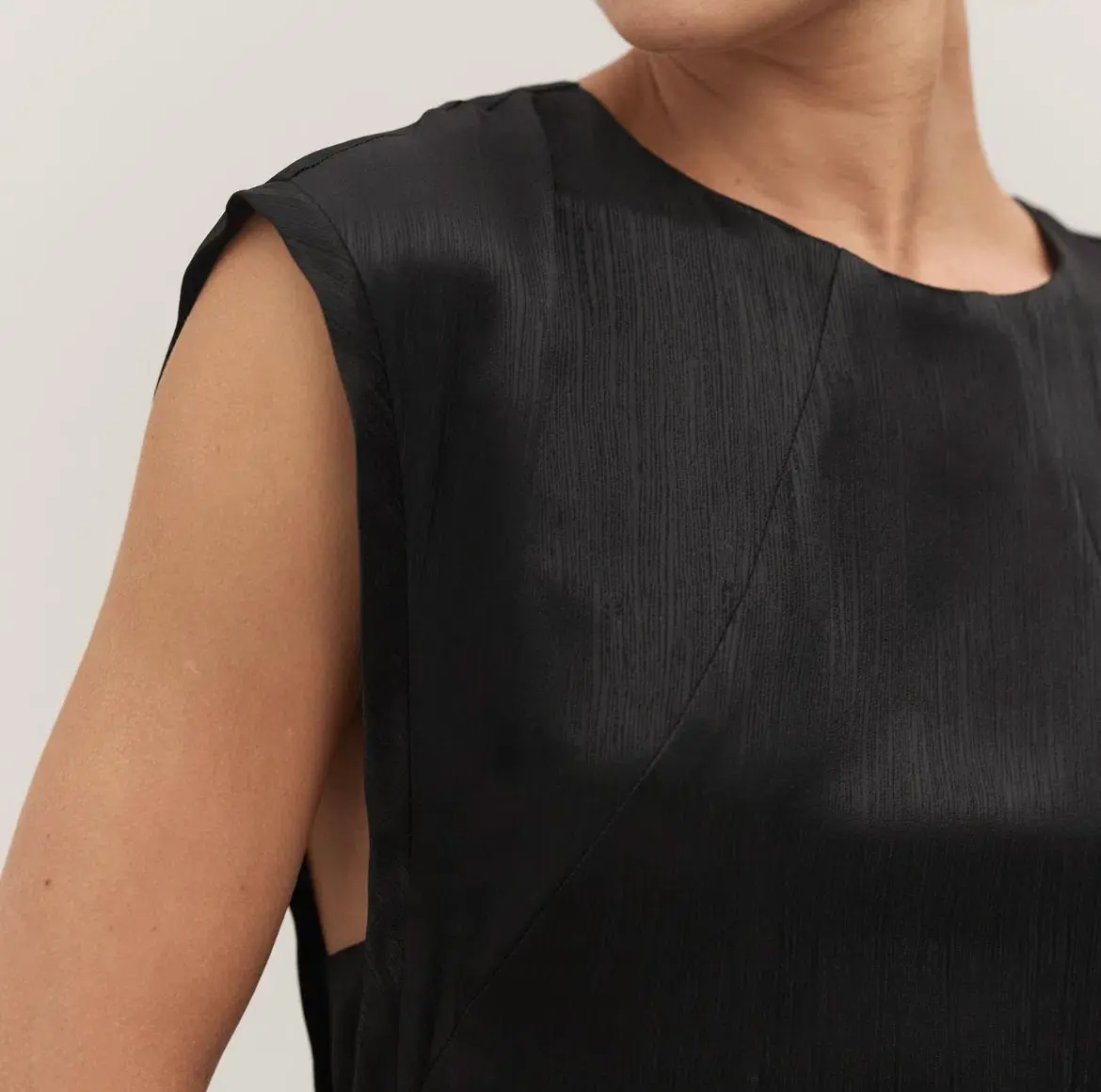 Minima Esenciales Lillian Linear Satin Maxi Dress Black Size 10 - Image 2