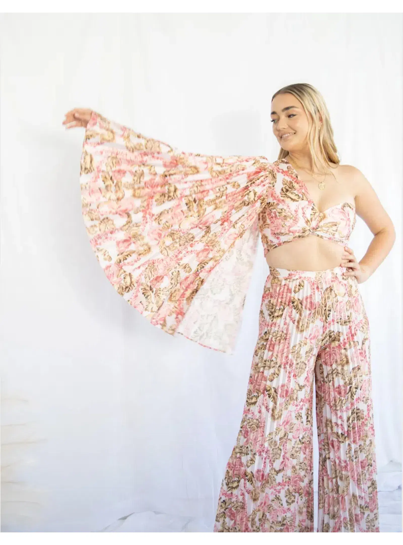 Significant Other Simone Crop and Pants Set in Floral Size AU 10 - Image 3