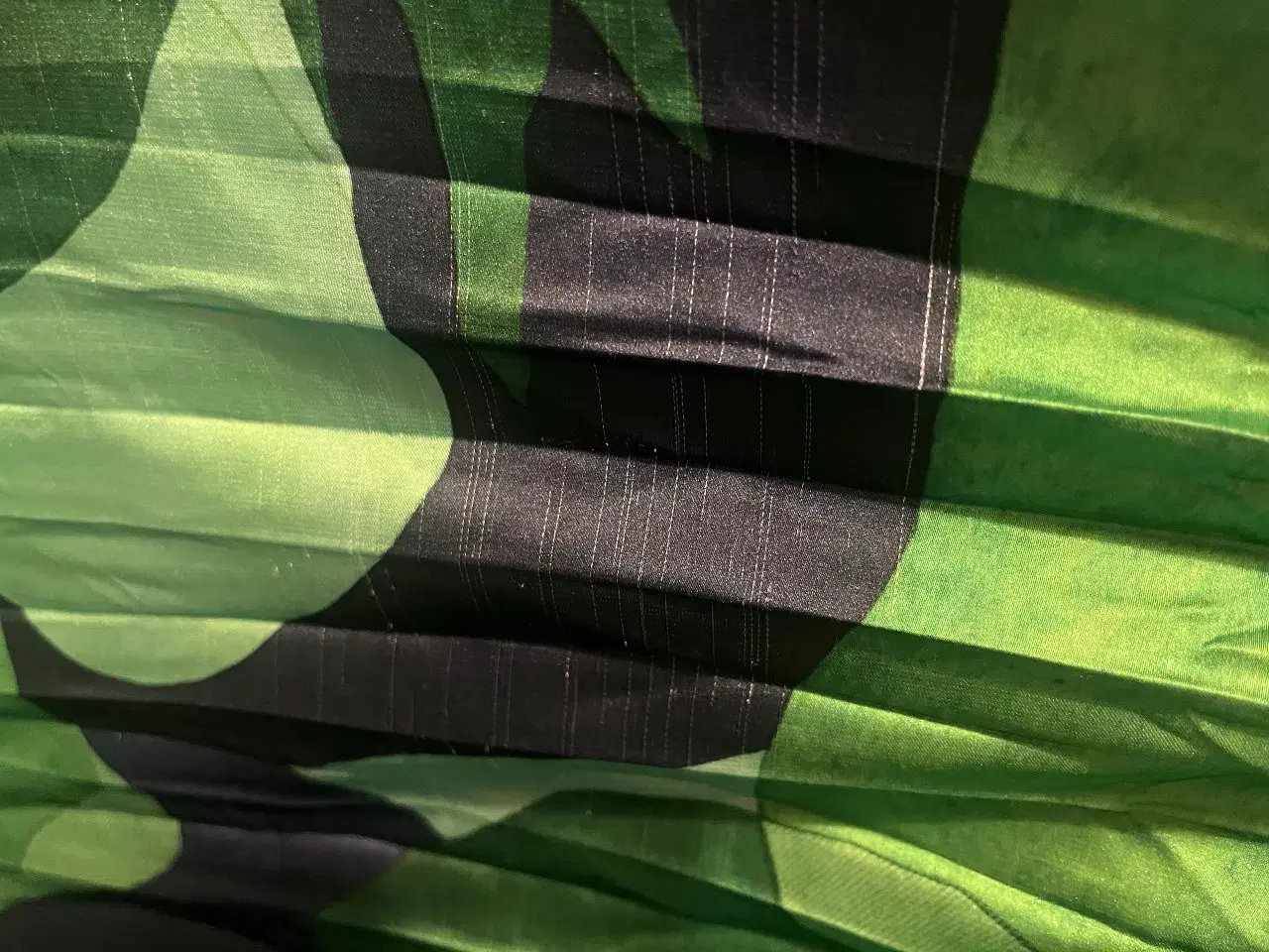 L’idée De Luxe Gown Capri Green Size 14 - in well loved condition, price reduced.  - Image 5