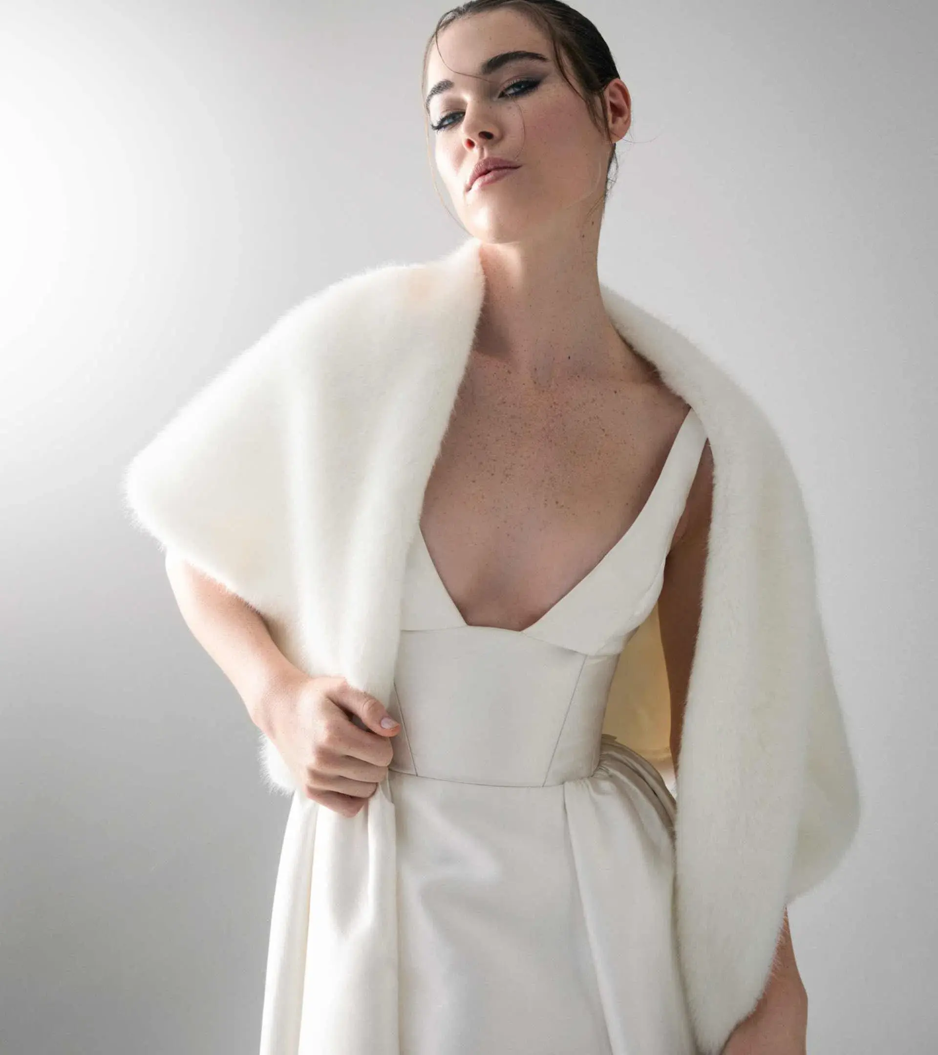 Unreal Fur Yasmine Wrap Ivory OS - Image 3