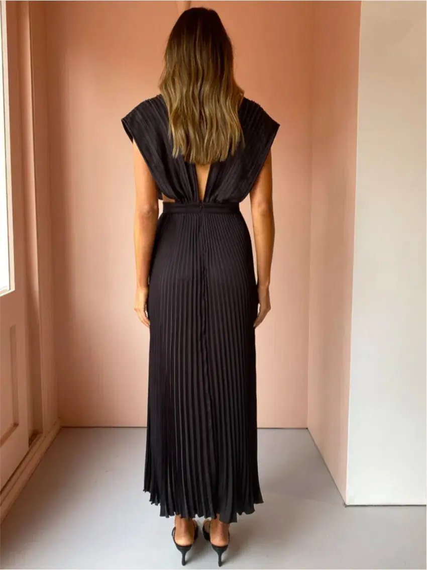 L'Idee Gala Gown in Noir Size 8  - Image 4