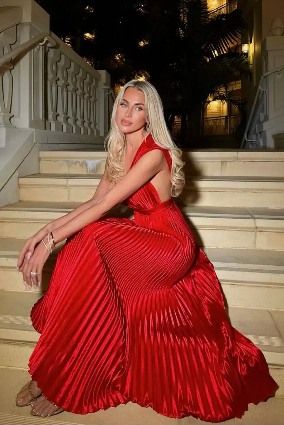 L'idee Gala Gown Red Size 6 - Image 6