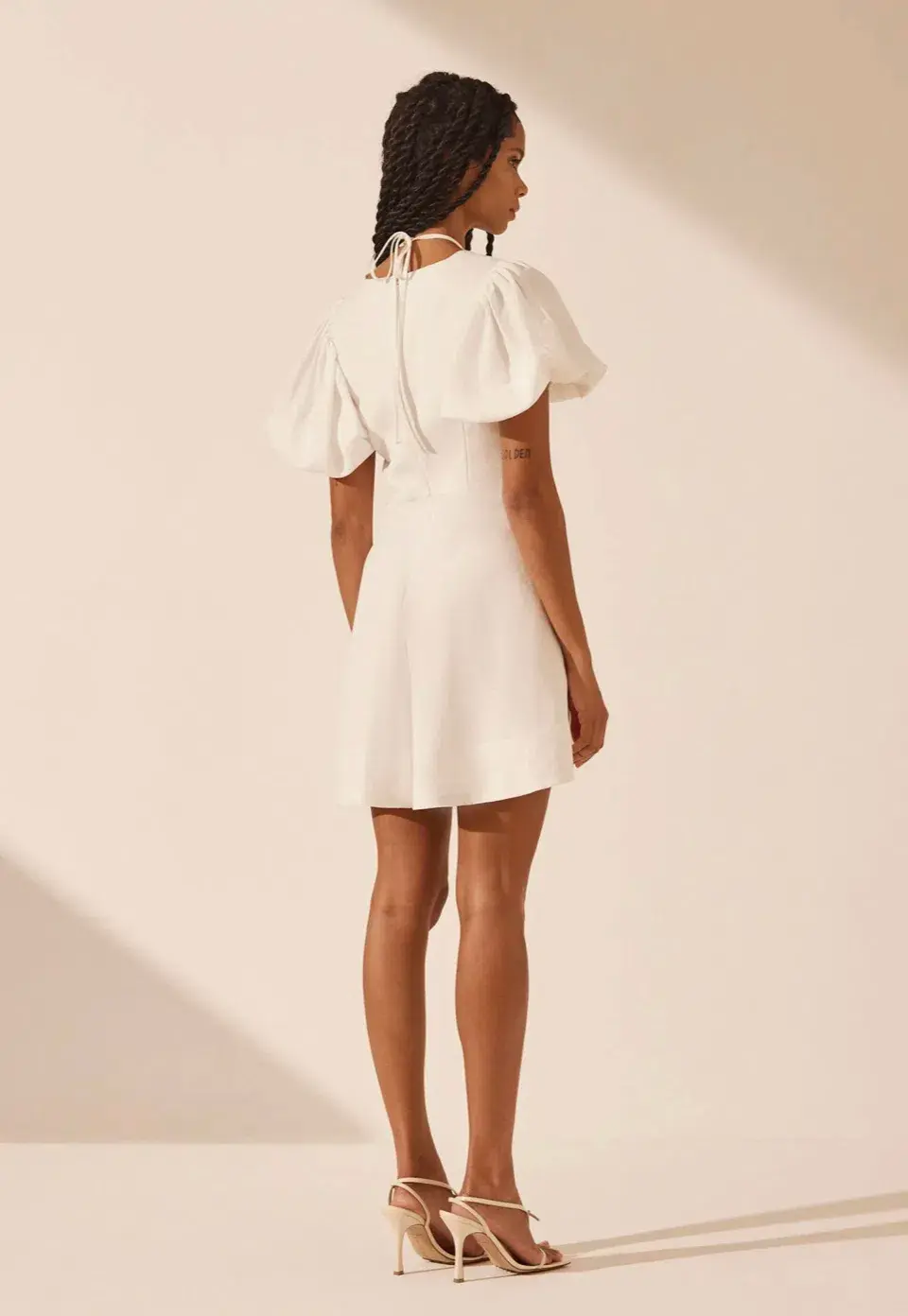 Shona joy White Linen Ruched Keyhole Mini Dress Size 6 - Image 4