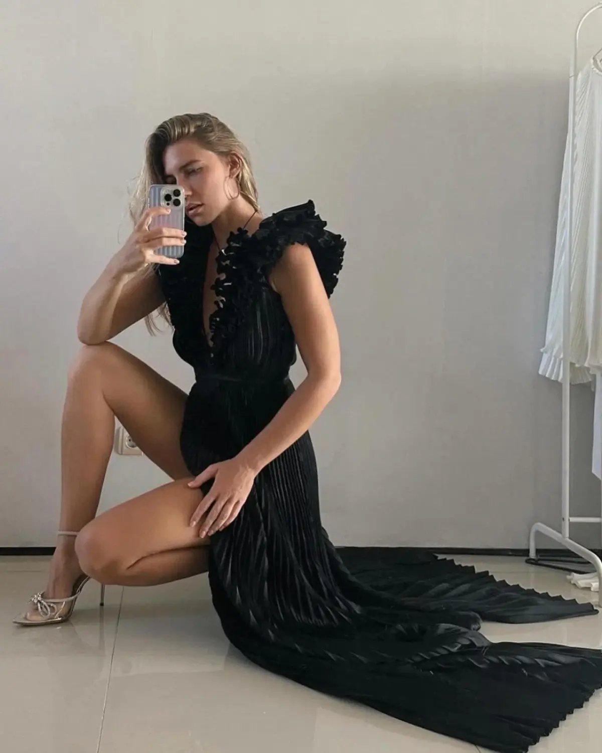 L'Idee Tuileries Split Gown in Noir Size 8 - Image 4