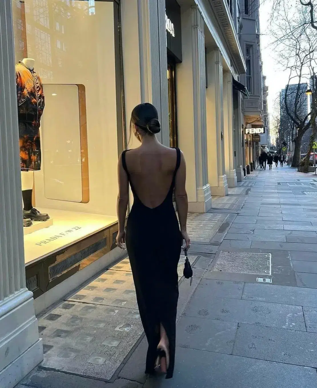 Effie Kats Verona Gown Black Size 8 - Image 4