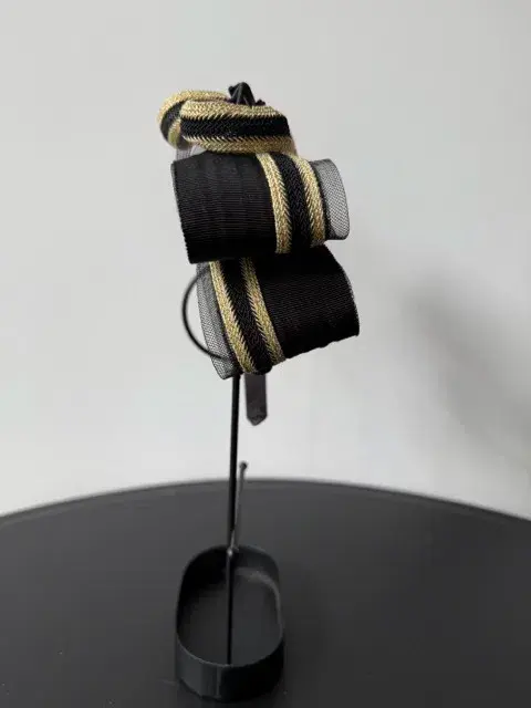 Mimco Headpiece Fascinator Black and Gold One Size - Image 4