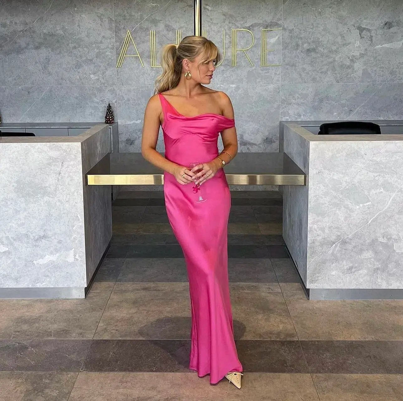 Natalie Rolt Monika Gown Pink Size 8 - Image 1