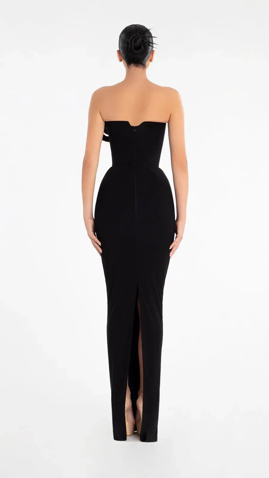 Albina Dyla Evening Dress Black with Gold Embellishment Size 8 - Image 3