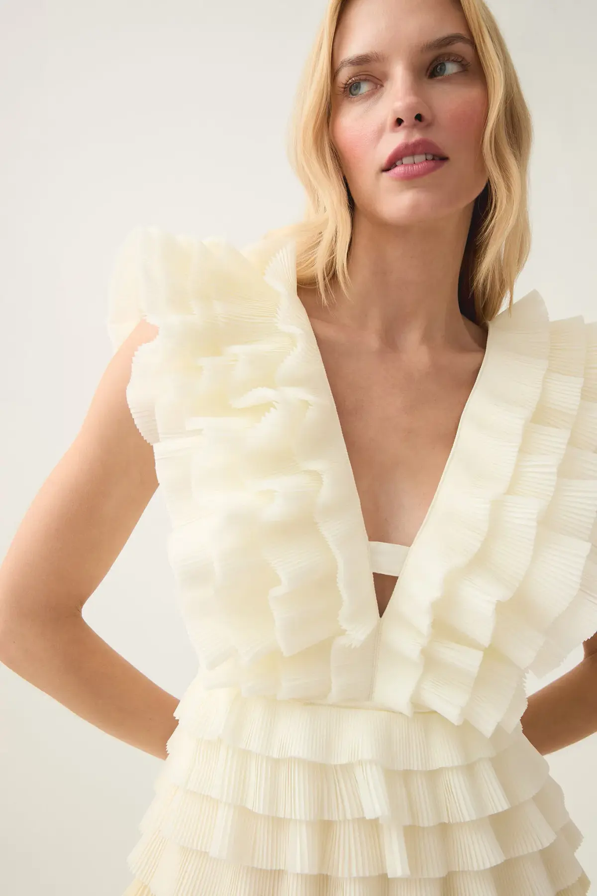 Aje Reflection Ombre Gown in Ivory/Acacia Yellow Size AU 12  - Image 3