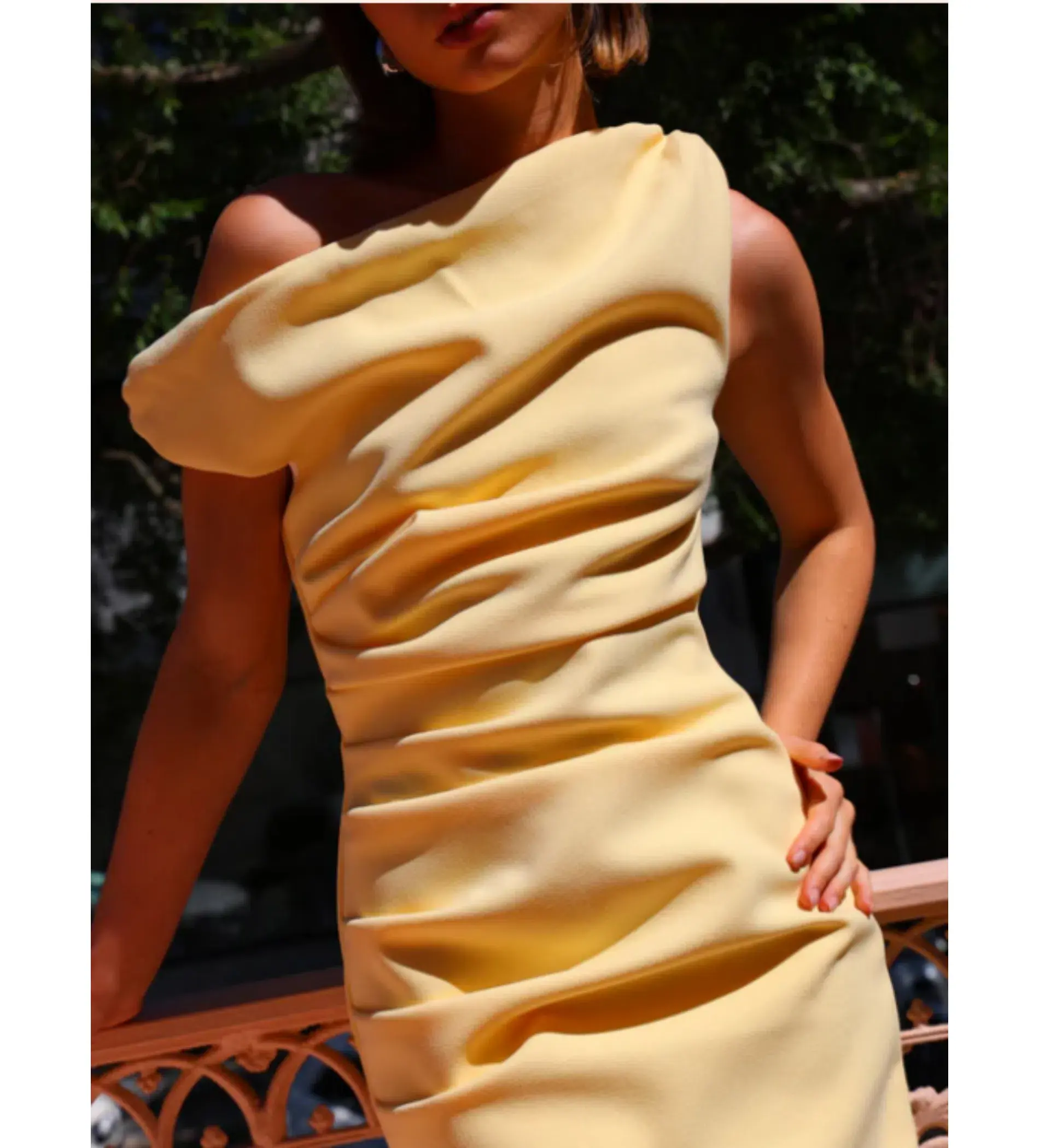 By Nicola Vivian Crepe Maxi Dress in Lemon Size AU 10 - Image 2