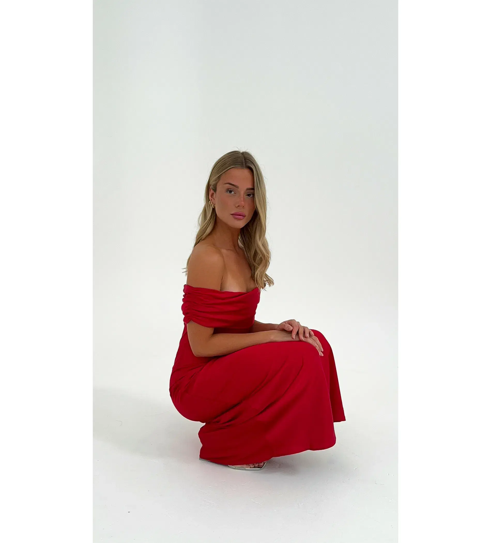 HNTR  Kayla Gown Red Size S/Au 8  - Image 2