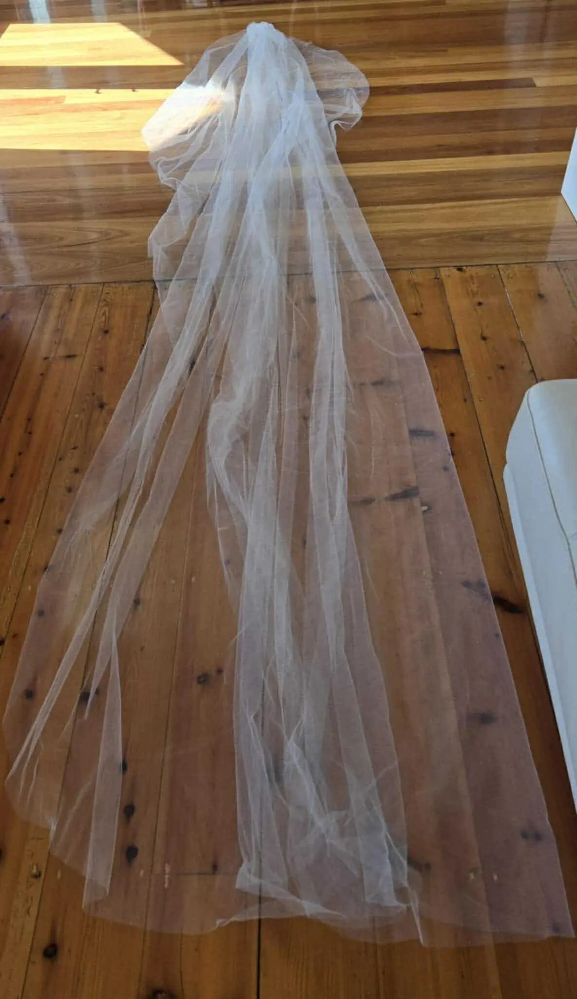 Monique Lhuillier Bridal Veil White - Image 3