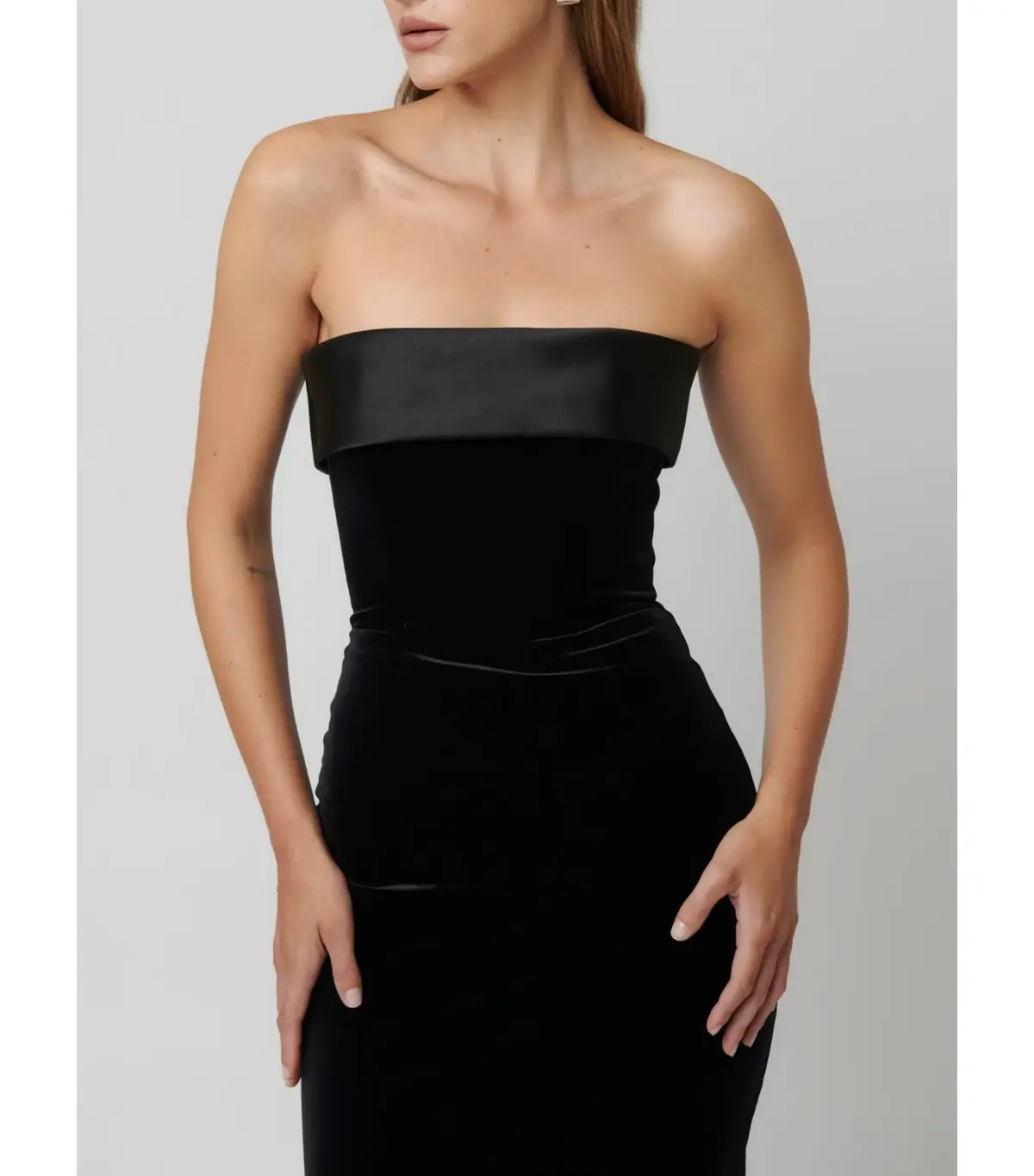 Effie Kats Monroe Gown in Black Velvet Size XS / AU 6 - Image 2