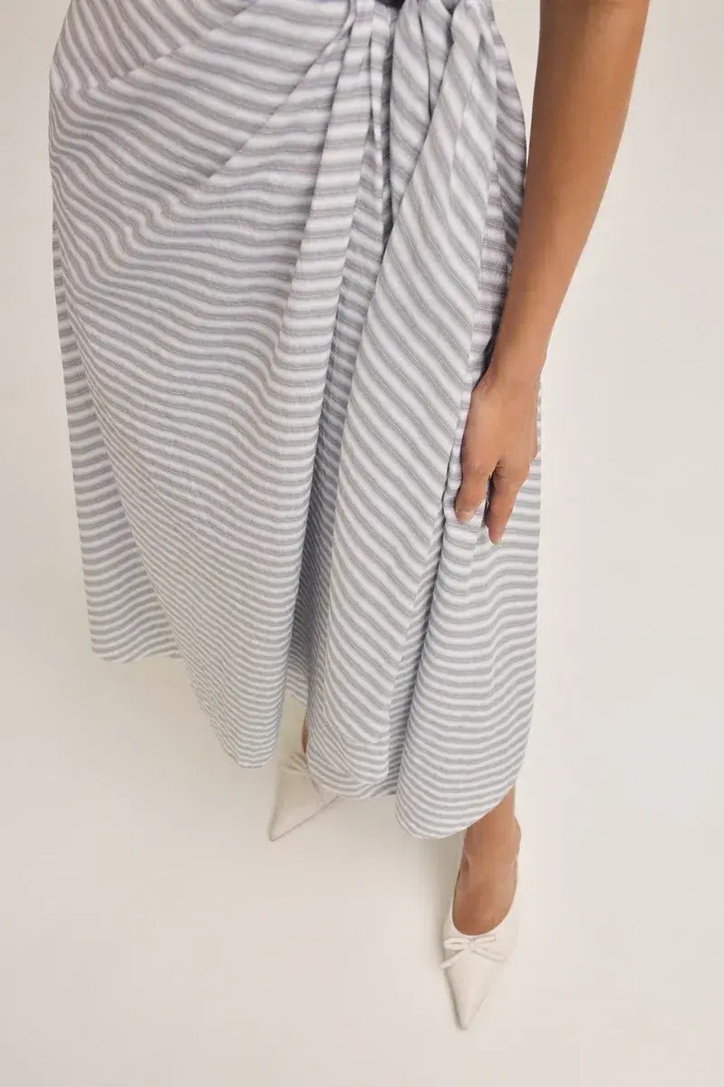 Scanlan Theodore Stripe Wrap Dress in Grey Size 6 - Image 5